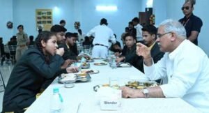 cm-ne-bache-se-baat-ki