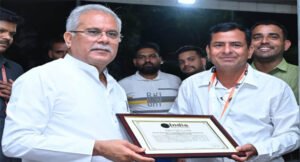 cm-baghel-and-krishna-kumar-saini