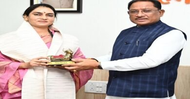 मुख्यमंत्री विष्णु देव साय ने वॉटर वुमन शिप्रा पाठक का किया सम्मान