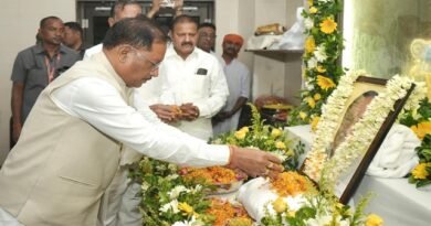 मुख्यमंत्री विष्णु देव साय ने पूर्व विधानसभा उपाध्यक्ष स्वर्गीय  बनवारी लाल अग्रवाल को दी श्रद्धांजलि