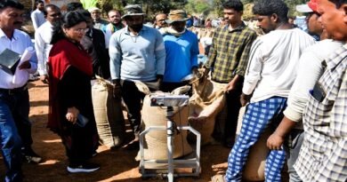 धान खरीदी केंद्रों का कलेक्टर ने किया आकस्मिक निरीक्षण