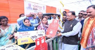 उज्ज्वला गैस, पिंक ई-रिक्शा और गार्बेज रिक्शा वितरण से आत्मनिर्भरता को मिला नया संबल