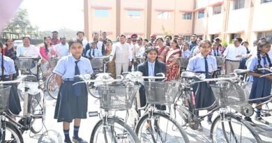 स्वामी आत्मानंद उत्कृष्ट हिंदी विद्यालय एनसीडीसी के 68 छात्रों को मिली साइकिल