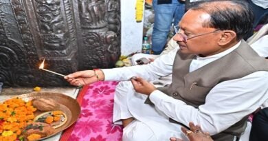 मुख्यमंत्री  विष्णुदेव साय ने भगवान राजीव लोचन एवं कुलेश्वरनाथ महादेव मंदिर में की पूजा अर्चना
