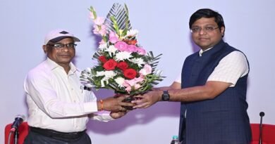 जनसंपर्क विभाग के अपर संचालक जे.एल. दरियो को सेवानिवृत्ति पर दी गई गरिमामय विदाई