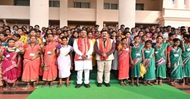 उपमुख्यमंत्री विजय शर्मा ने अबुझमाड़िया युवाओं से किया आत्मीय संवाद