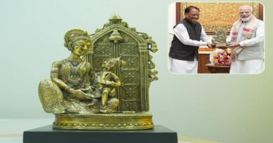 मुख्यमंत्री साय ने प्रधानमंत्री नरेंद्र मोदी को बेल मेटल निर्मित ‘माता कौशल्या के राम’ कलाकृति की भेंट