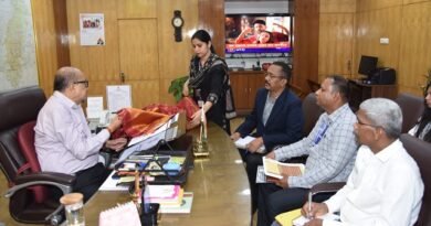 राज्यपाल ने कोसा वस्त्रों के नवाचार और बुनकरों के आर्थिक सशक्तिकरण पर दिया जोर