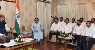 राज्यपाल  डेका से प्रशिक्षणरत नायब तहसीलदारों ने की सौजन्य भेंट