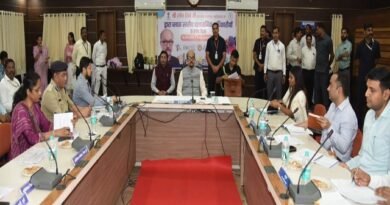 राज्यपाल  रमेन डेका ने ली ब्लॉक स्तरीय प्रशासनिक अधिकारियों की समीक्षा बैठक