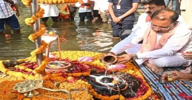 जलेश्वर महादेव धाम में मुख्यमंत्री  विष्णुदेव साय ने किया जलाभिषेक: प्रदेश की सुख-समृद्धि की कामना की