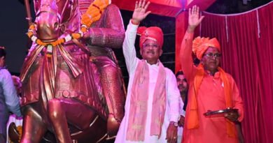 मुख्यमंत्री  विष्णु देव साय ने किया मुंगेली नगर के चौक-चौराहों में स्थापित प्रतिमाओं का अनावरण