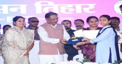 सुशासन तिहार में मेधावी छात्रा कुसुम लता बिप्रे का सम्मान