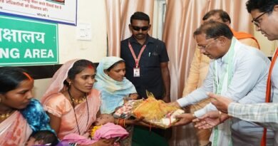 मुख्यमंत्री विष्णु देव साय ने धात्री महिलाओं को वितरित की बेबी किट