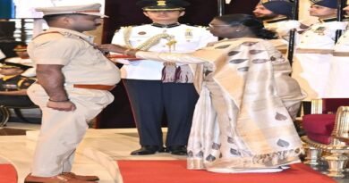 वित्त मंत्री ओपी चौधरी ने शौर्य चक्र से सम्मानित छत्तीसगढ़ पुलिस के जांबाज अधिकारियों को दी बधाई