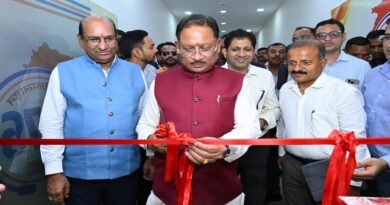 मुख्यमंत्री विष्णुदेव साय ने किया मुख्यमंत्री हेल्पलाइन एवं शिकायत प्रबंधन प्रणाली का अवलोकन