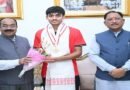 अंडर-18 एशिया कप विजेता हॉकी खिलाड़ी अवि मानिकपुरी ने मुख्यमंत्री विष्णुदेव साय से की सौजन्य भेंट