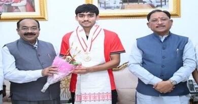 अंडर-18 एशिया कप विजेता हॉकी खिलाड़ी अवि मानिकपुरी ने मुख्यमंत्री विष्णुदेव साय से की सौजन्य भेंट