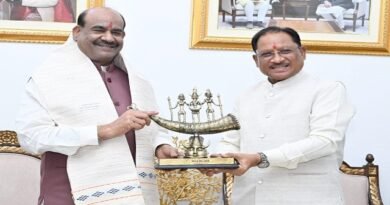 लोकसभा अध्यक्ष ओम बिरला ने मुख्यमंत्री विष्णु देव साय से की सौजन्य भेंट