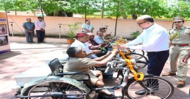 राज्यपाल ने दिव्यांग पुनर्वास केंद्र माना कैंप का किया अवलोकन