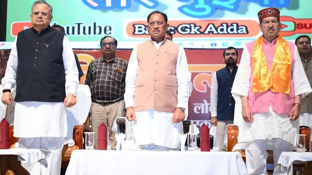 मुख्यमंत्री ने लोकतंत्र सेनानियों के संघर्ष पर आधारित स्मारिका “आपातकाल के योद्धा” का किया विमोचन