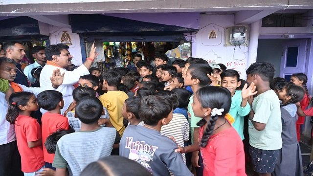 उप मुख्यमंत्री विजय शर्मा ने देर शाम सहसपुर लोहारा के ग्रामीण अंचलों का किया दौरा