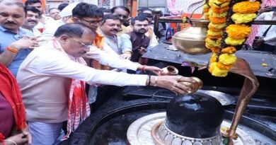 गुरु पूर्णिमा पर कोसमनारा पहुंचे मुख्यमंत्री  विष्णु देव साय, सत्यनारायण बाबा धाम में की पूजा-अर्चना