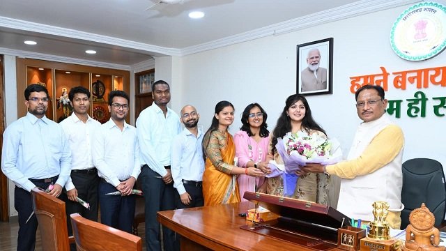 मुख्यमंत्री विष्णु देव साय से छत्तीसगढ़ से अखिल भारतीय सेवाओं में चयनित अभ्यर्थियों ने की सौजन्य मुलाकात