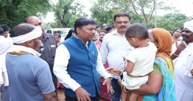 बाढ़ प्रभावित परिवारों के बीच पहुंचे वन मंत्री  केदार कश्यप