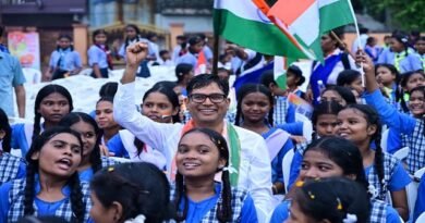 करीब 200 फीट लंबे तिरंगे के साथ उमड़ा जनसैलाब, वित्त मंत्री ओ.पी. चौधरी हुए शामिल