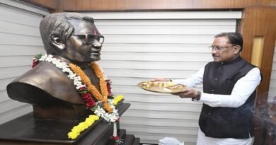 मुख्यमंत्री विष्णु देव साय ने भारत रत्न श्रद्धेय अटल बिहारी वाजपेयी की पुण्यतिथि पर किया नमन