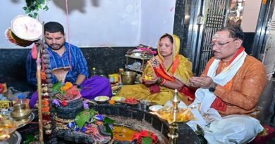 मुख्यमंत्री विष्णुदेव साय ने सावन सोमवार और नागपंचमी पर फलेश्वरनाथ महादेव की पूजा-अर्चना की