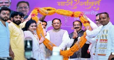 नारी शक्ति सम्मान समारोह में विभिन्न क्षेत्रों में उत्कृष्ट योगदान देने वाली महिलाओं का मुख्यमंत्री ने किया सम्मान
