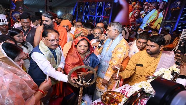 मुख्यमंत्री विशाल दही हांडी उत्सव में हुए शामिल, गोविंदाओं की टोलियों का बढ़ाया उत्साह