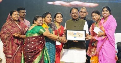 बहतराई स्टेडियम में गूंजा तीजा तिहार का उल्लास, मुख्यमंत्री साय ने बहनों संग साझा की पर्व की खुशियां
