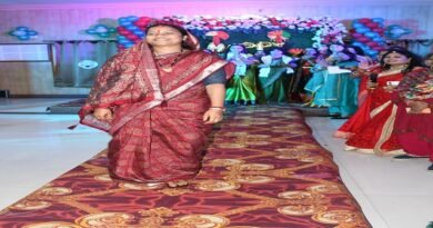 तीज के रंग में रंगा रायपुर प्रेस क्लब, लक्ष्मी राजवाड़े ने रैंप वॉक कर बढ़ाया महिला पत्रकारों का उत्साह