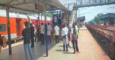 रेलवे ने मुकुटबन (आदिलाबाद) और गढ़चंदूर के बीच 38.21 कि.मी. लंबी नई रेल लाइन के लिए 493 करोड़ रुपये स्वीकृत किए गए