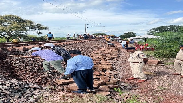 ट्रैक धंसने एवं भारी जलभराव के कारण 26 सितंबर को कुछ ट्रेनों का परिचालन प्रभावित