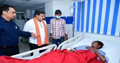 उप मुख्यमंत्री विजय शर्मा ने अस्पताल पहुंचकर जाना सड़क हादसे में घायलों का हाल