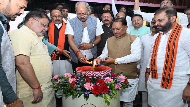 प्रधानमंत्री नरेंद्र मोदी के जनसेवा के 25 वर्ष देश के विकास और परिवर्तन की प्रेरक यात्रा : मुख्यमंत्री विष्णुदेव साय