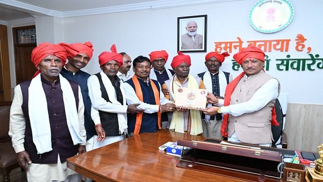 बस्तर सांसद महेश कश्यप के नेतृत्व में बस्तर दशहरा समिति के प्रतिनिधिमंडल ने मुख्यमंत्री से की सौजन्य मुलाकात