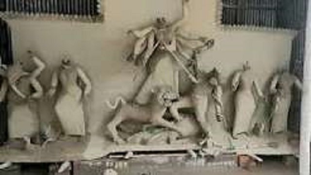 बांग्लादेश में दुर्गा पूजा से पहले बड़ी साजिश: तंगेल में ऐतिहासिक मंदिर को बनाया निशाना